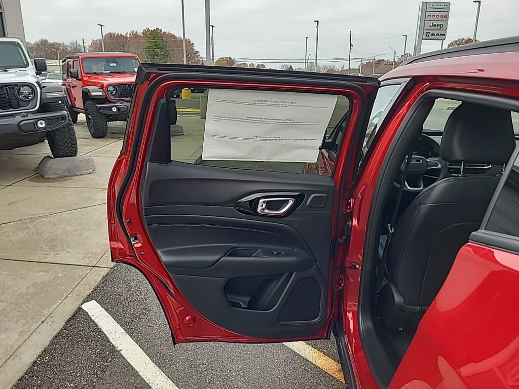 New 2026 Jeep Compass Latitude w/ Sun and Sound Group image 20