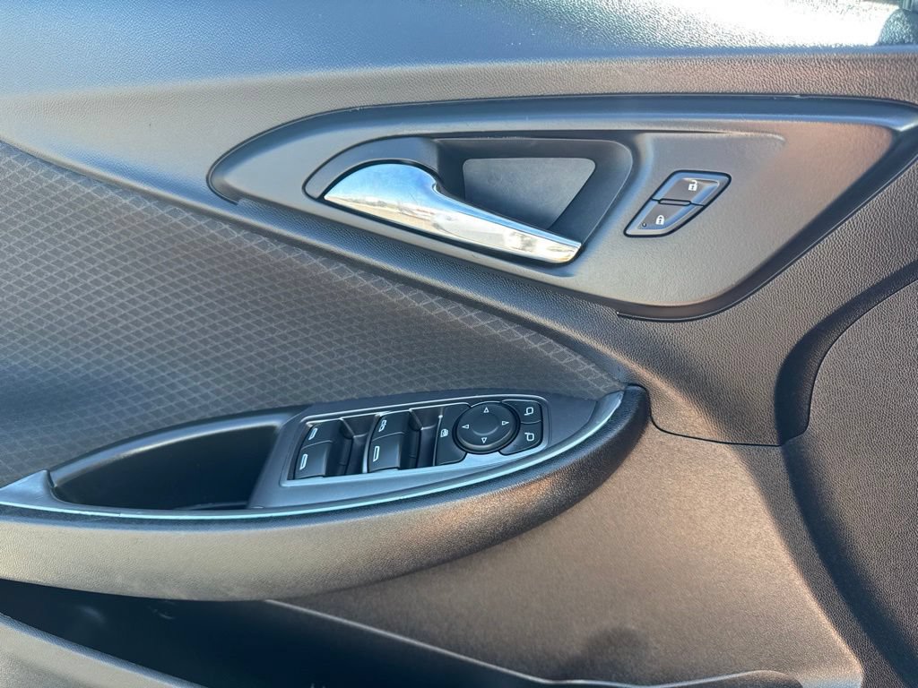 Used 2017 Chevrolet Malibu LT FWD image 27