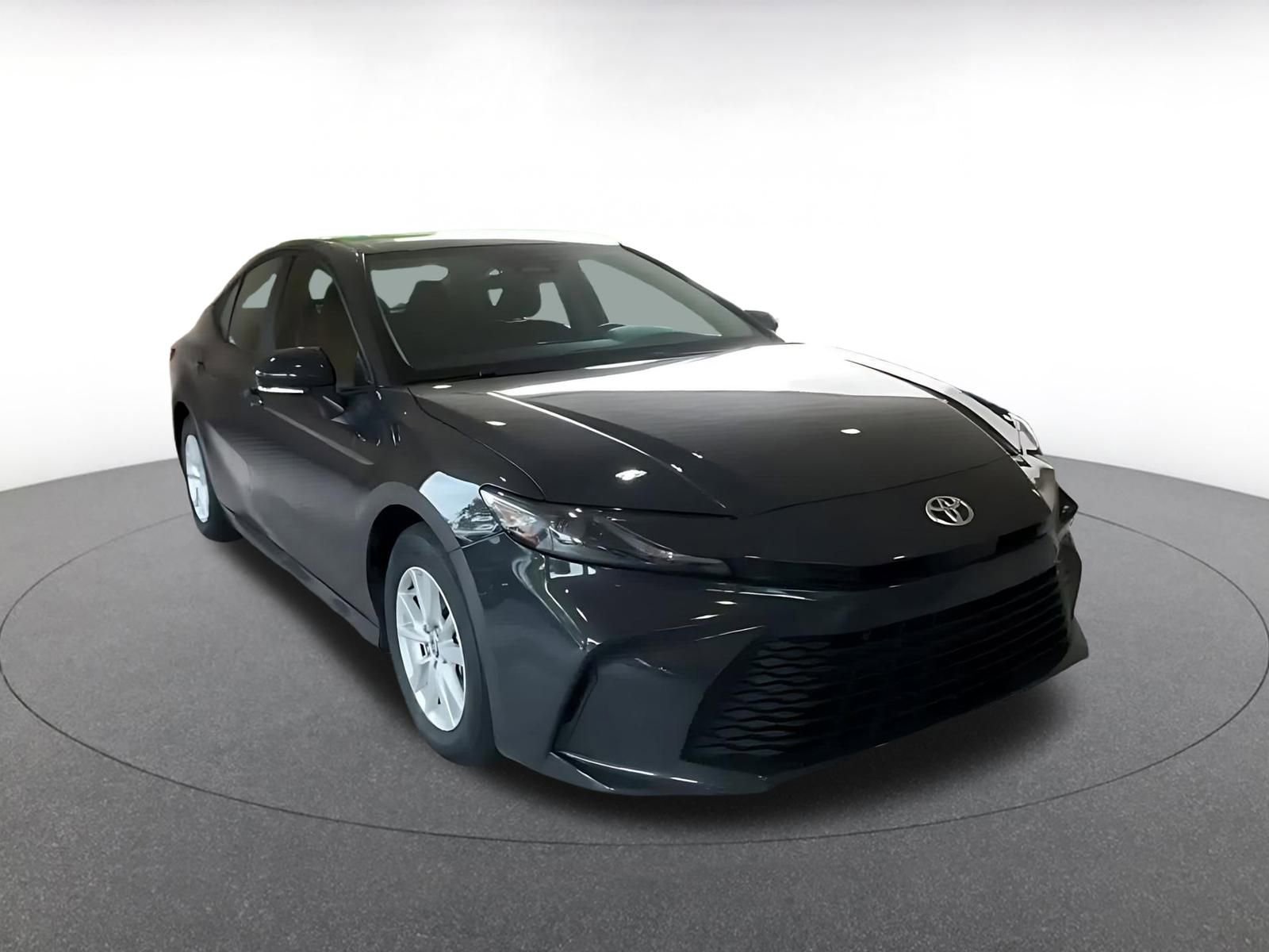 Used 2025 Toyota Camry LE image 3