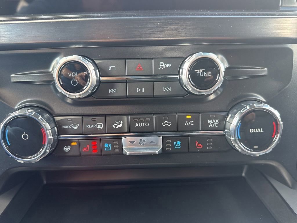 New 2026 Ford F350 Lariat w/ Black Appearance Package image 37