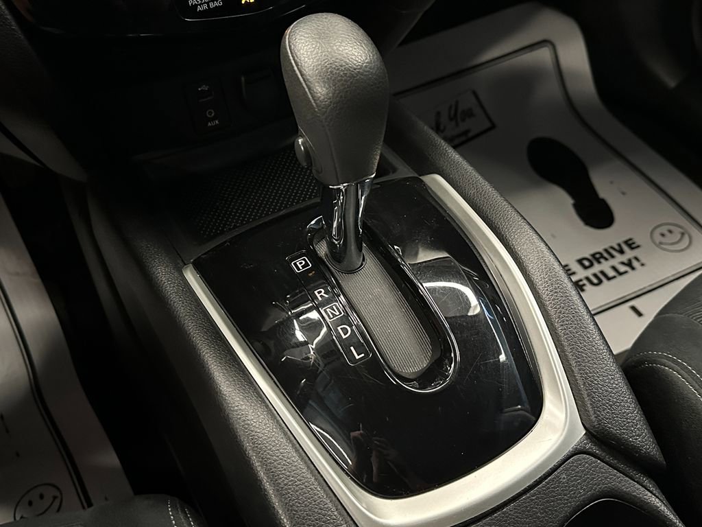 Used 2016 Nissan Rogue SV AWD/4WD image 16