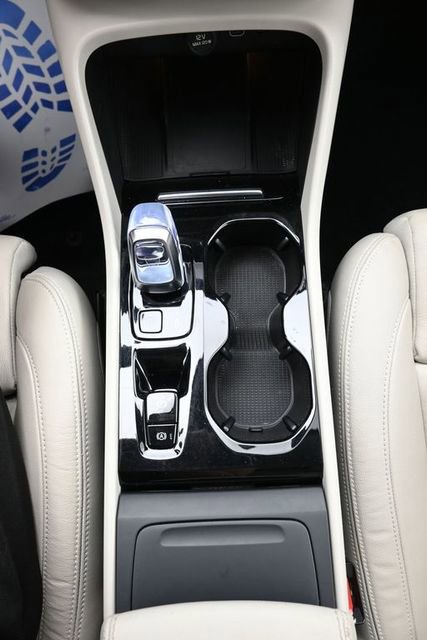 Used 2023 Volvo XC40 B5 Plus w/ Protection Package Premier AWD/4WD image 11