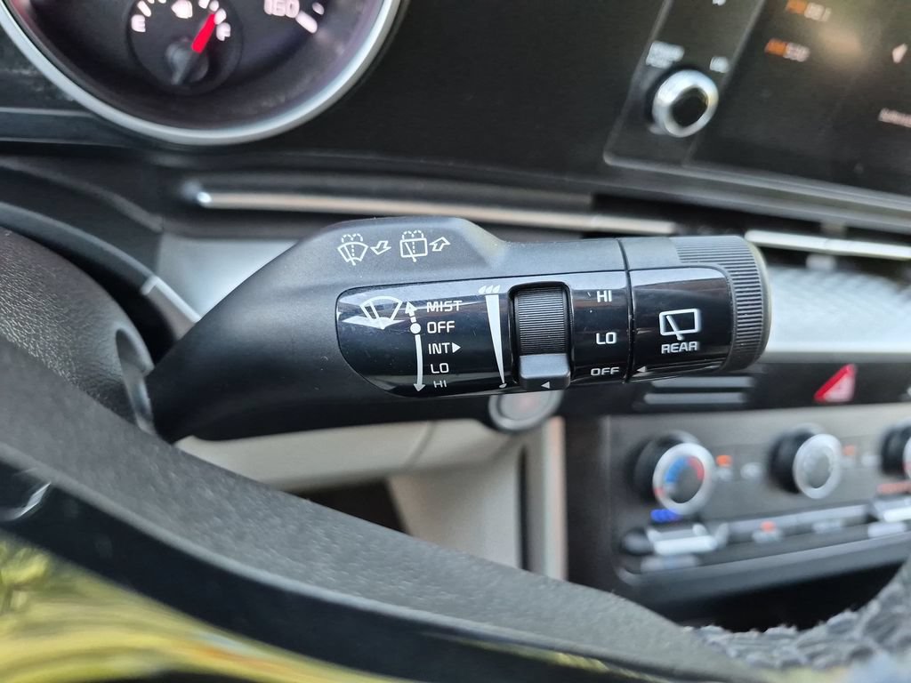 Used 2024 Kia Carnival LX FWD image 26