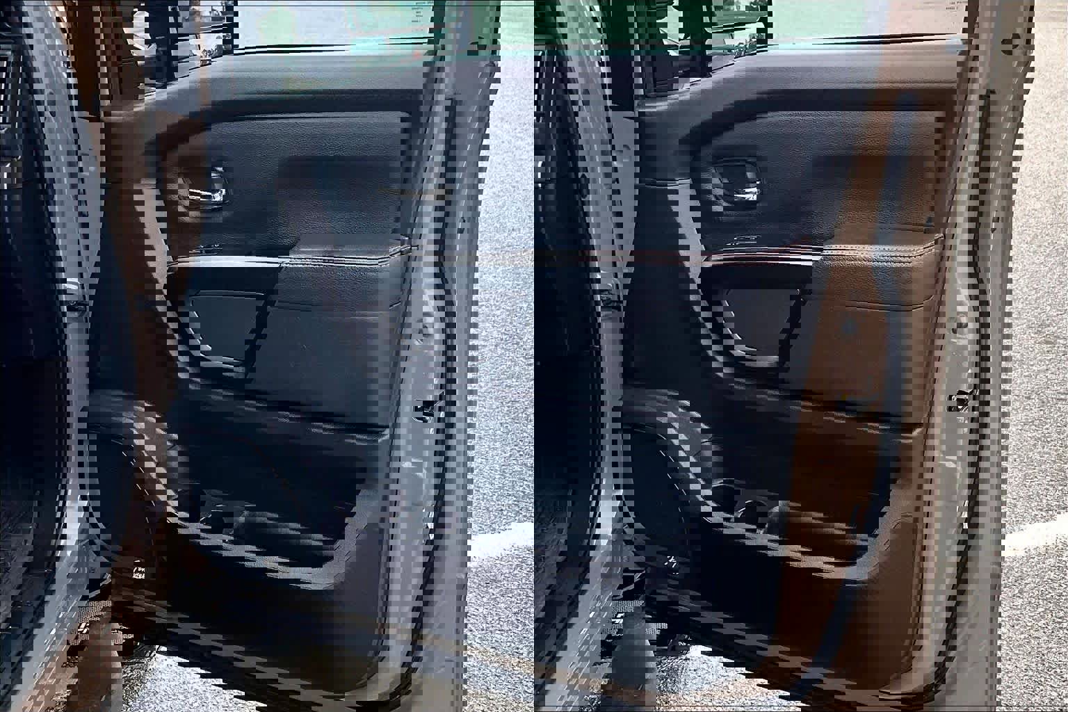 Used 2024 Nissan Titan PRO-4X w/ Pro-4x Convenience Package image 23