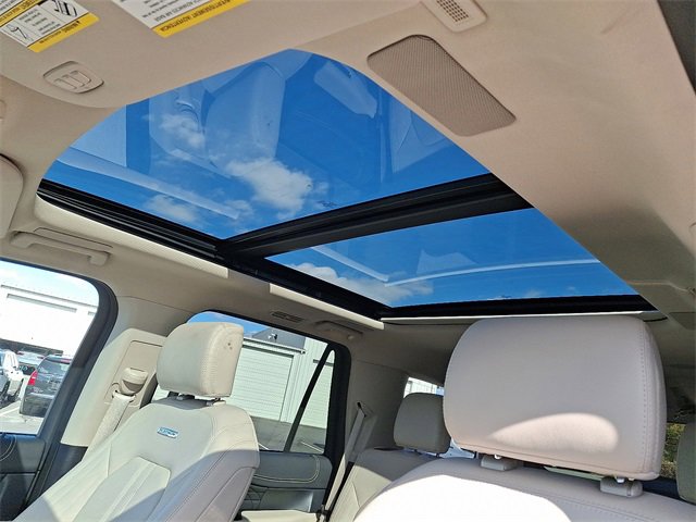 Used 2024 Ford Expedition Platinum image 14