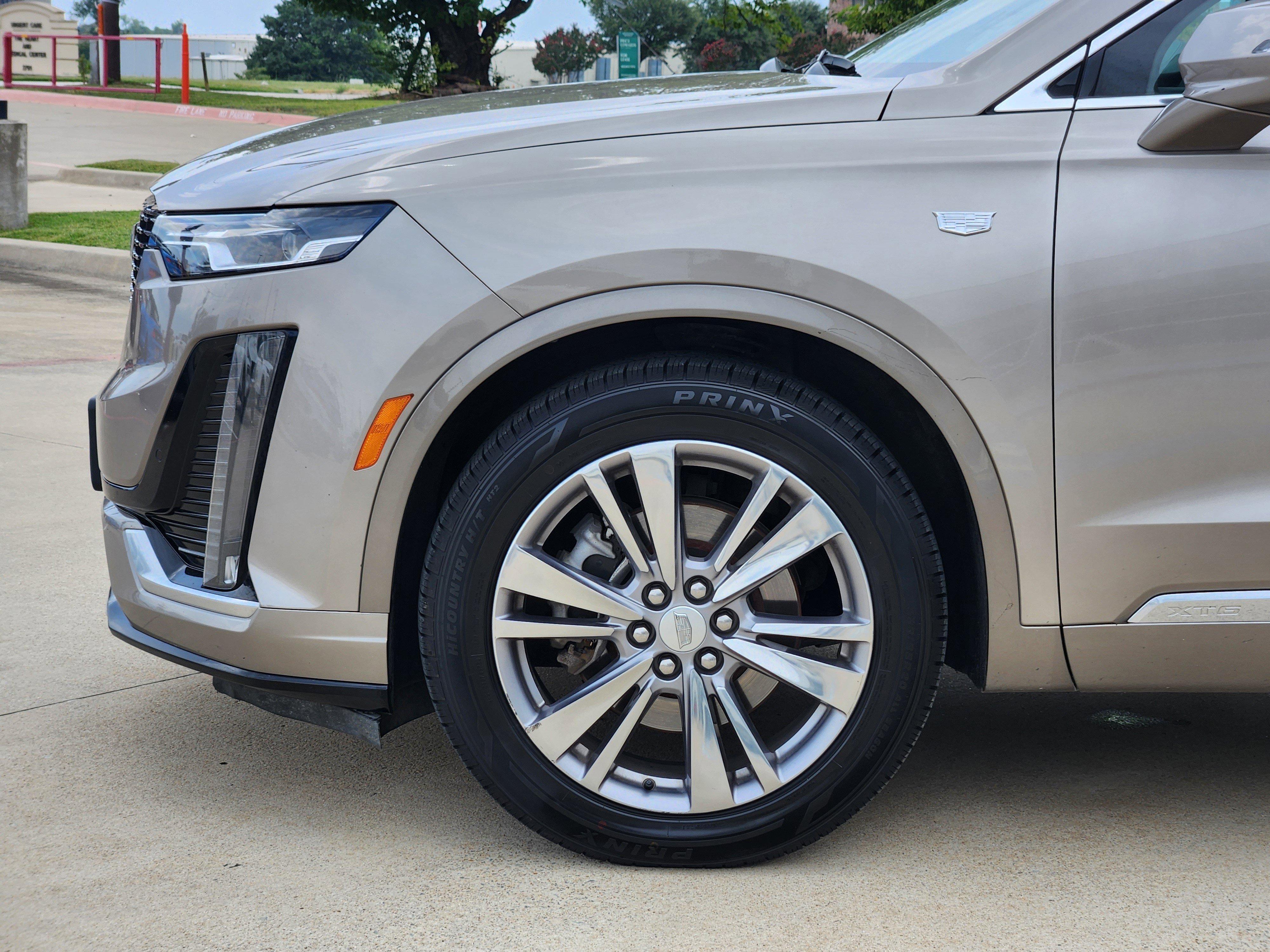 Used 2023 Cadillac XT6 Premium Luxury image 7