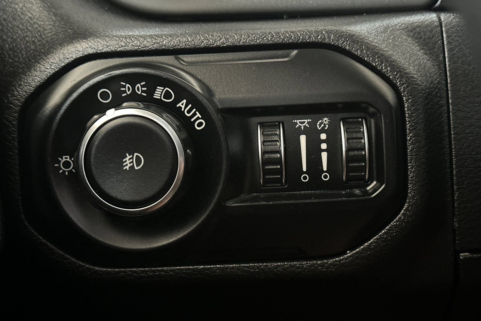 Used 2021 Jeep Wrangler Unlimited Sahara AWD/4WD image 31