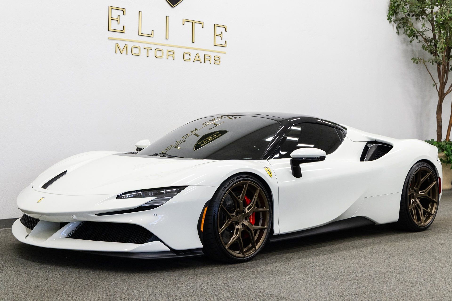 Used 2024 Ferrari SF90 Spider image 23