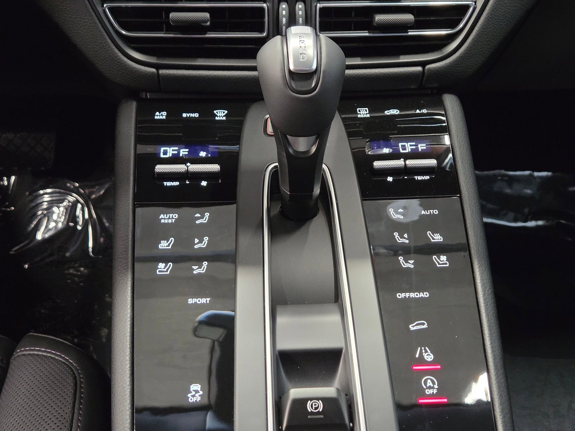 New 2026 Porsche Macan AWD/4WD image 22