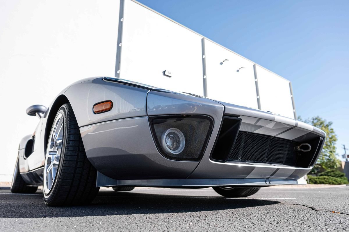 Used 2006 Ford GT RWD image 20