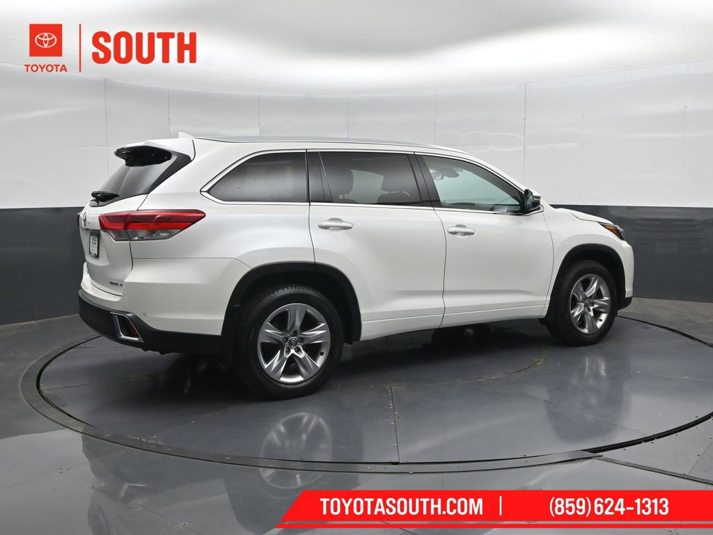 Used 2017 Toyota Highlander Limited AWD/4WD image 2