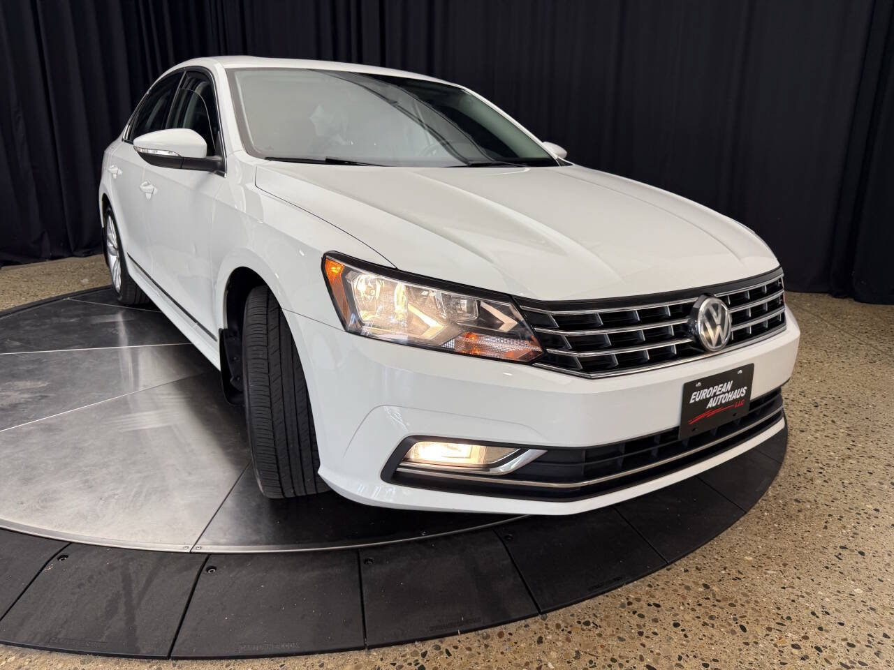 Used 2016 Volkswagen Passat 1.8T FWD image 10