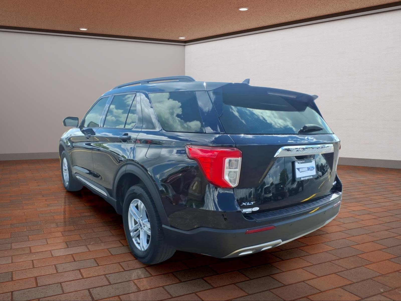 Used 2023 Ford Explorer XLT w/ Equipment Group 202A AWD/4WD image 6