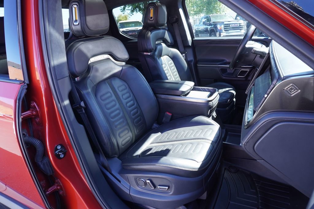 Used 2022 Rivian R1T Adventure image 11