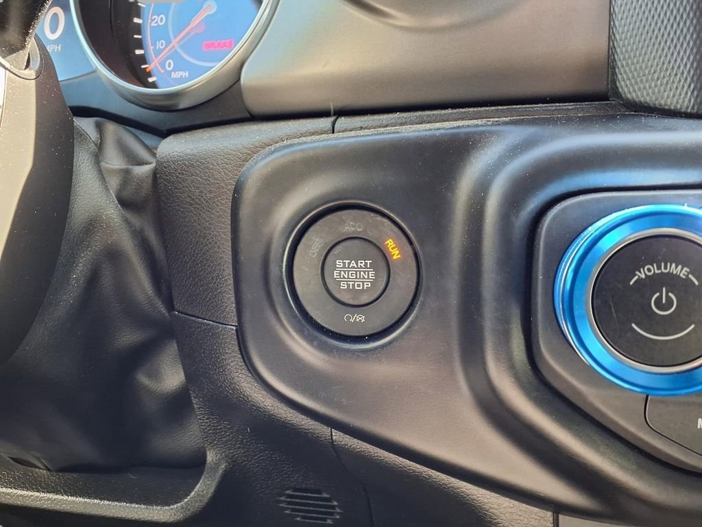 Used 2022 Jeep Gladiator Willys AWD/4WD image 8