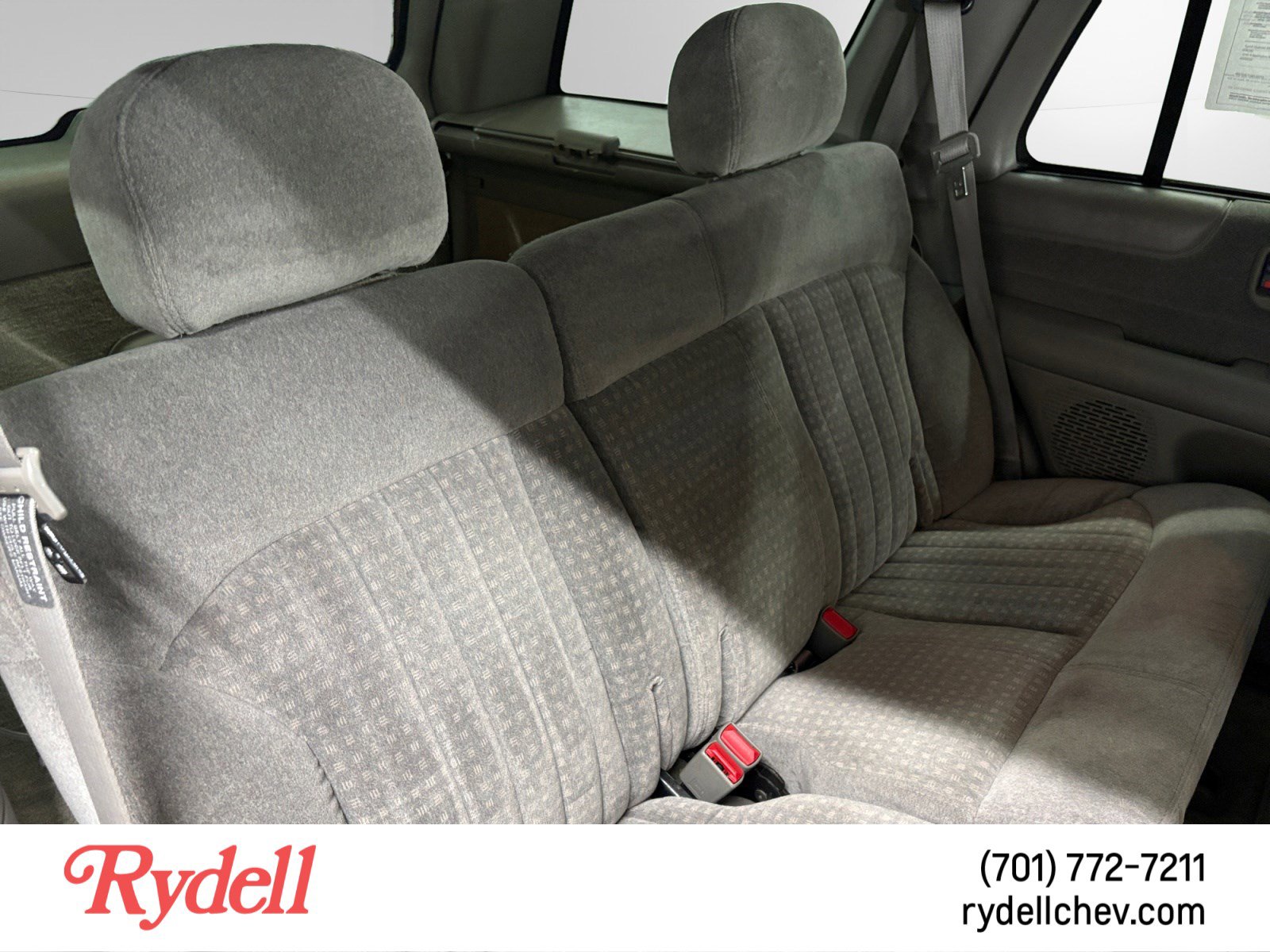 Used 1999 Chevrolet Blazer LS w/ Cold-Climate Pkg AWD/4WD image 17