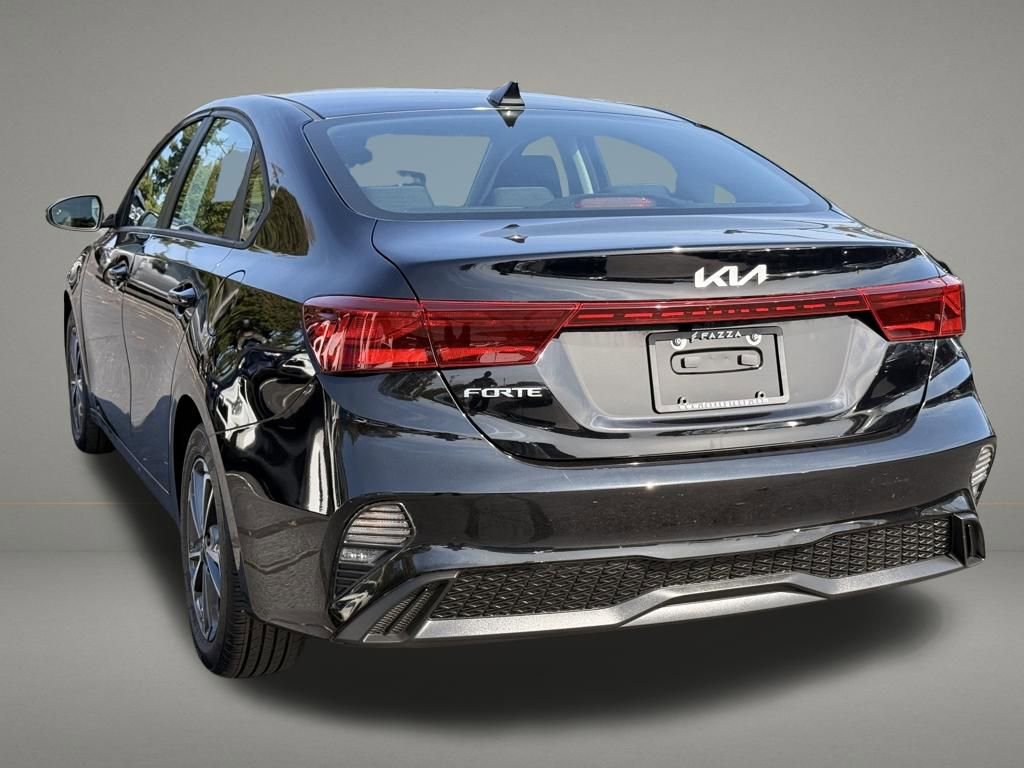 Used 2023 Kia Forte LXS w/ LXS Technology Package image 3