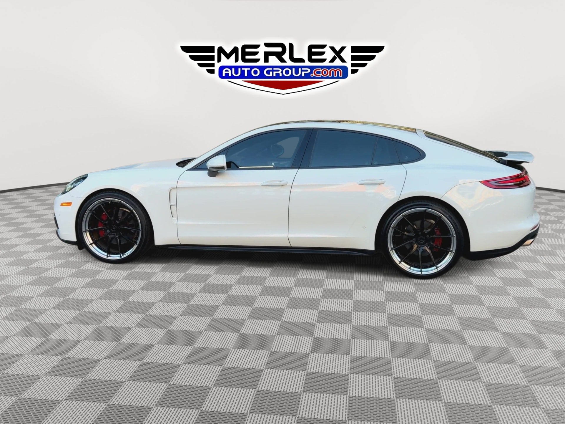 Used 2018 Porsche Panamera RWD image 5