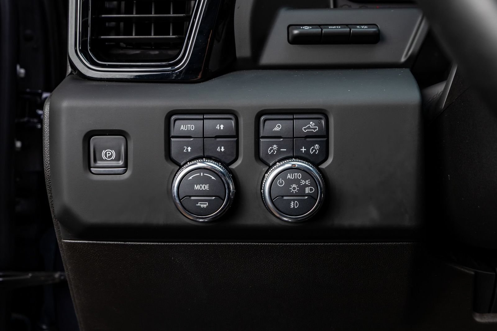 Used 2025 GMC Sierra 2500 AT4 w/ AT4 Premium Plus Package AWD/4WD image 21