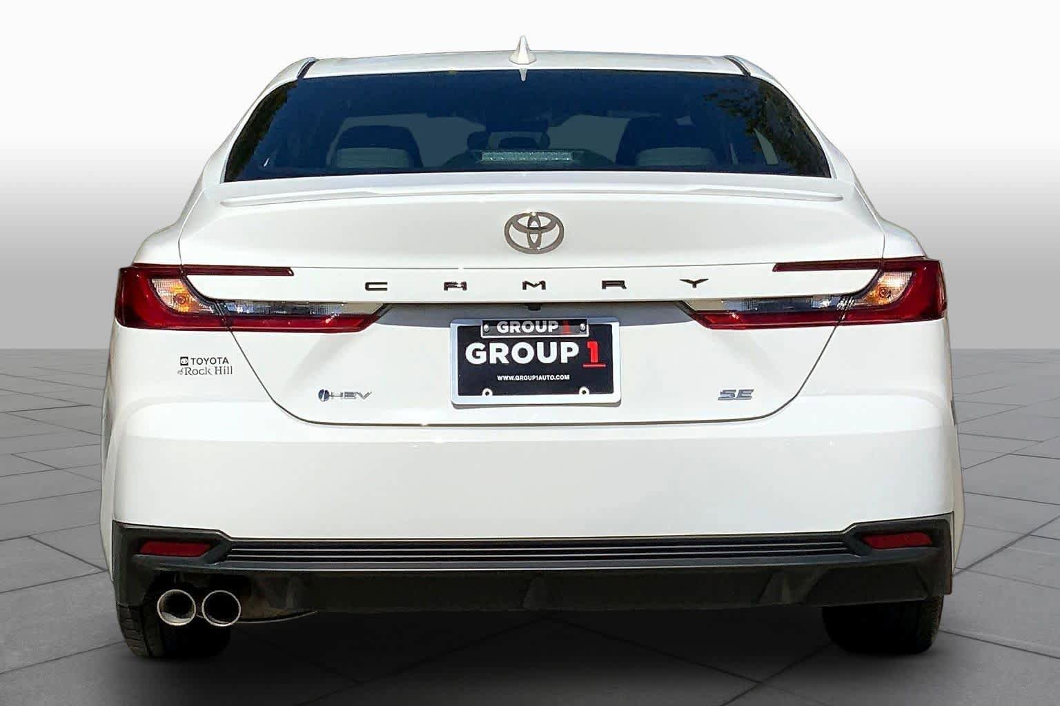 Used 2025 Toyota Camry SE FWD image 5