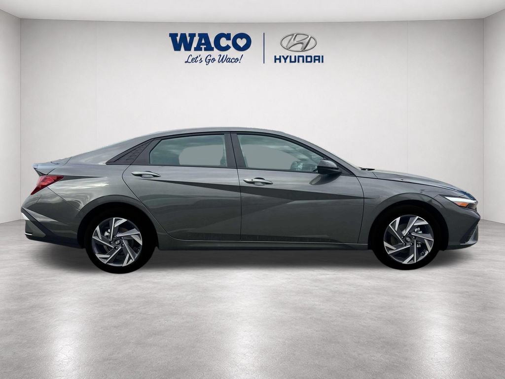 Used 2025 Hyundai Elantra Sport FWD image 9
