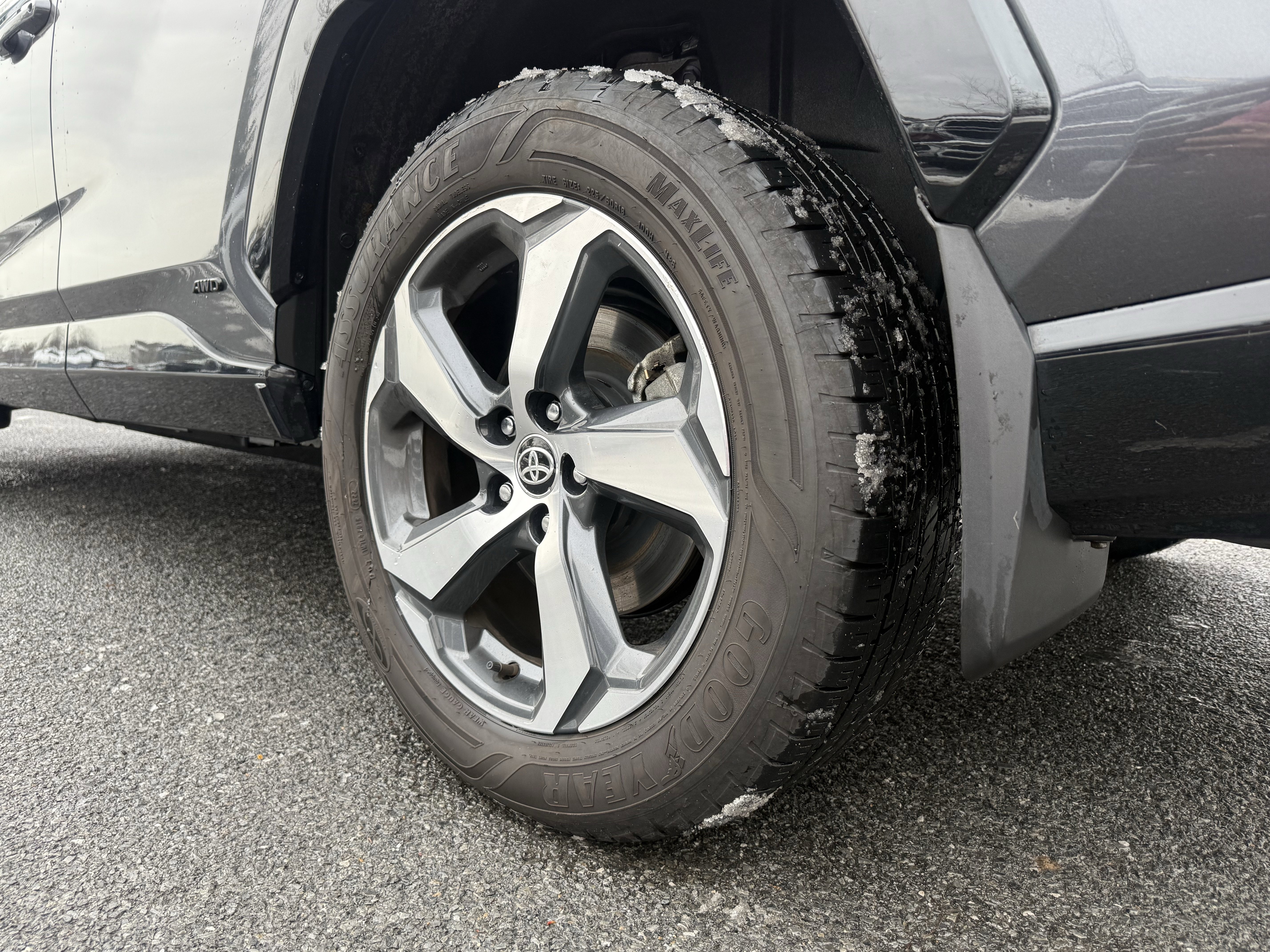 Used 2021 Toyota RAV4 SE image 11