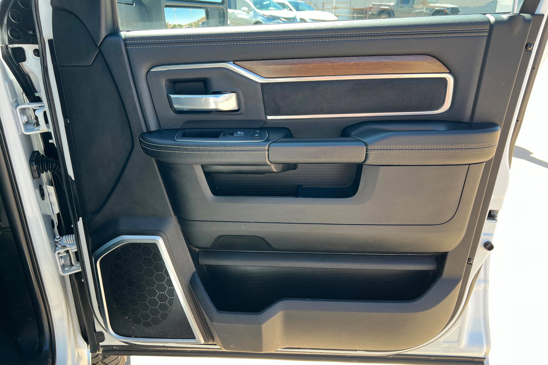 Used 2024 RAM 2500 Laramie AWD/4WD image 22