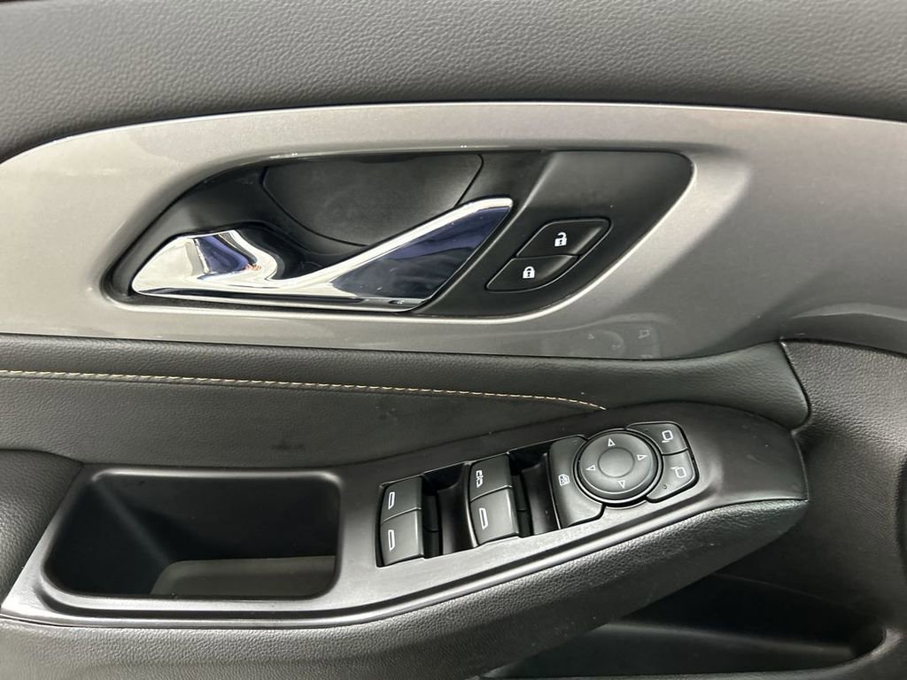 Used 2019 Chevrolet Traverse LT image 11