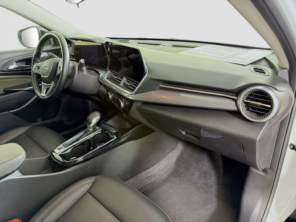 Used 2025 Chevrolet Trax ACTIV w/ Driver Confidence Package image 29