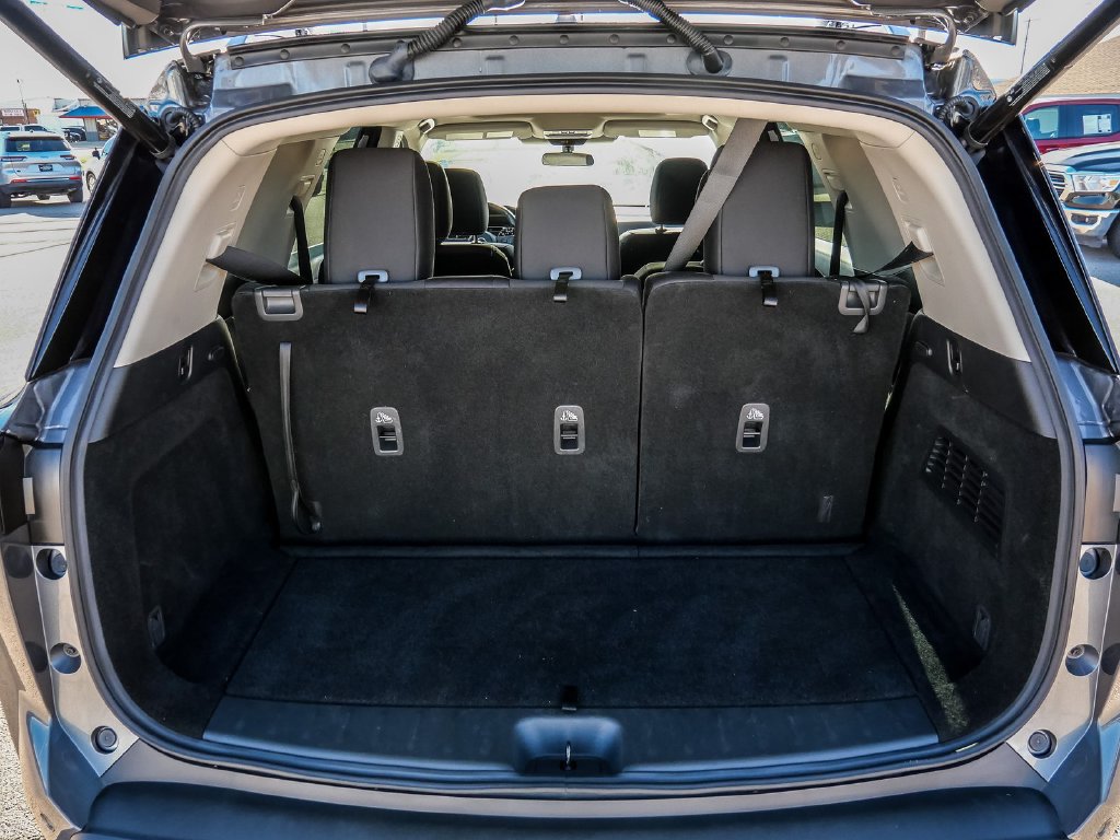 Used 2025 Nissan Pathfinder SV w/ SV Premium Package FWD image 12
