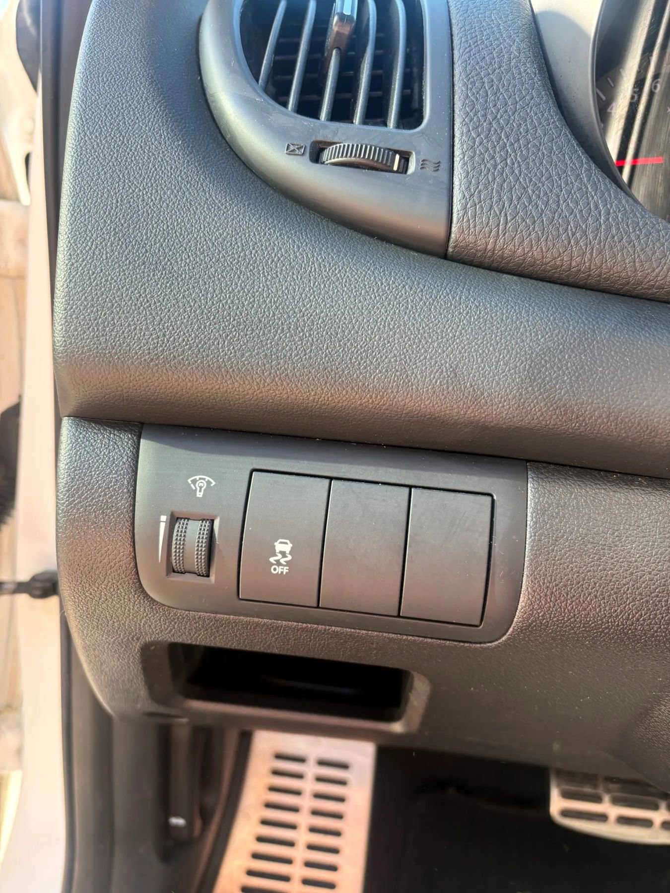 Used 2011 Kia Forte SX image 45