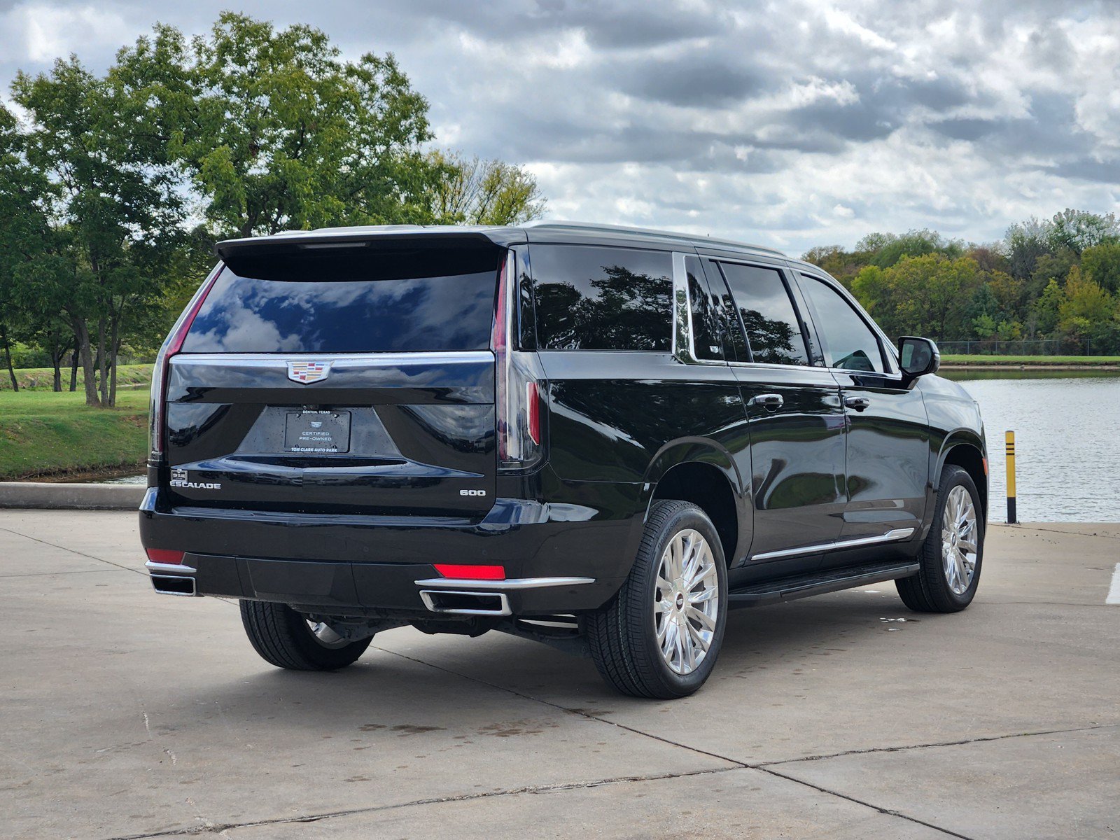 Used 2023 Cadillac Escalade ESV Premium Luxury AWD/4WD image 5