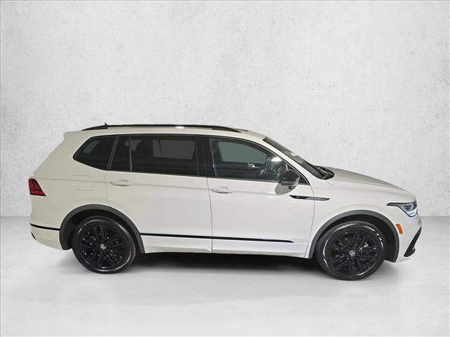 Used 2022 Volkswagen Tiguan SE R-Line image 4