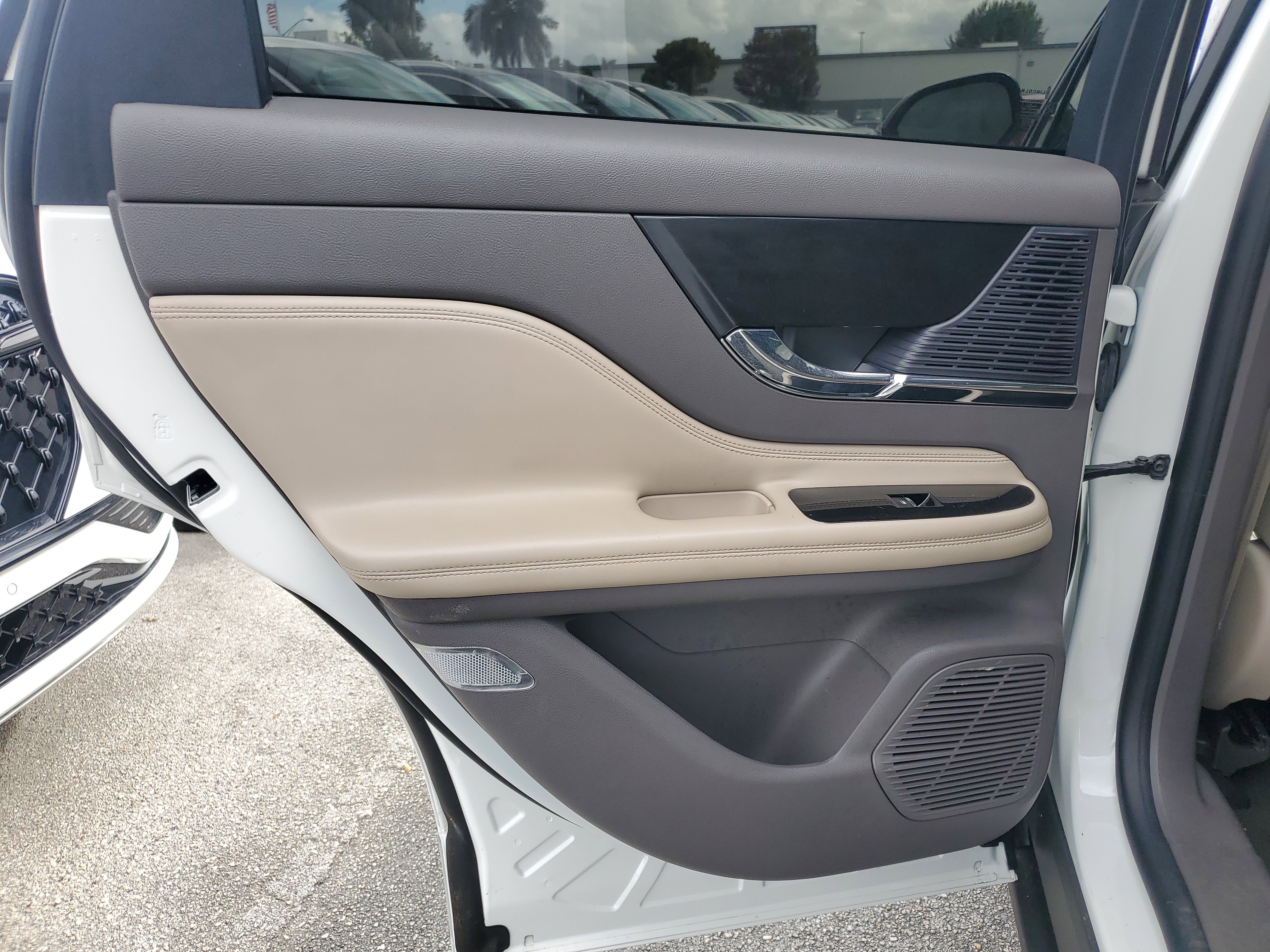 Certified 2022 Lincoln Corsair Reserve image 12