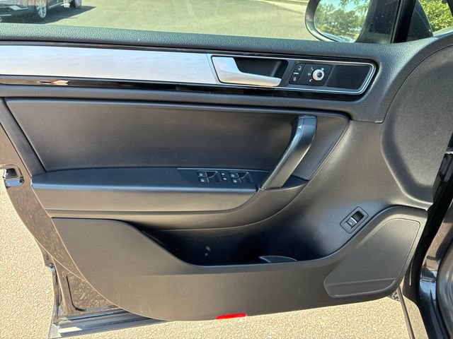 Used 2017 Volkswagen Touareg Wolfsburg Edition AWD/4WD image 13