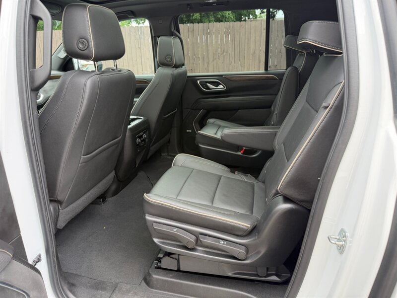 Used 2022 Chevrolet Suburban Premier w/ Premium Package AWD/4WD image 24