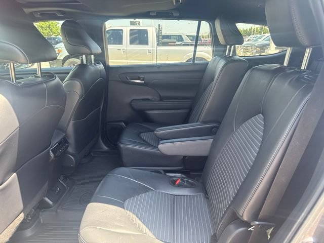 Used 2024 Toyota Highlander XSE FWD image 6