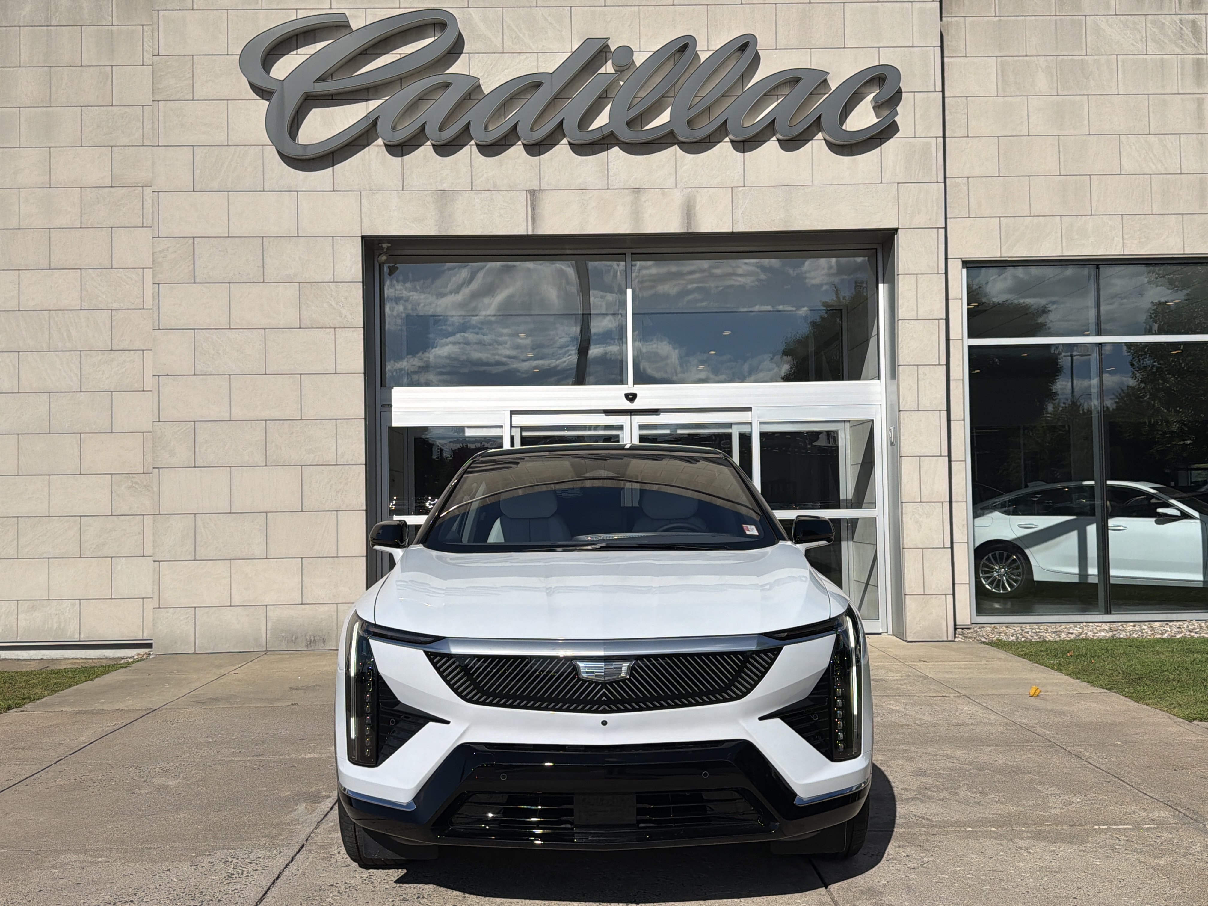 New 2027 Cadillac Optiq Premium Luxury w/ LPO, Floor Liner Package AWD/4WD image 13