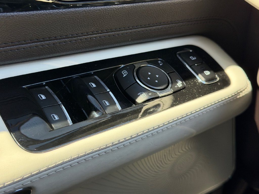 Certified 2023 Lincoln Aviator Black Label w/ Class IV Trailer Tow Package AWD/4WD image 12