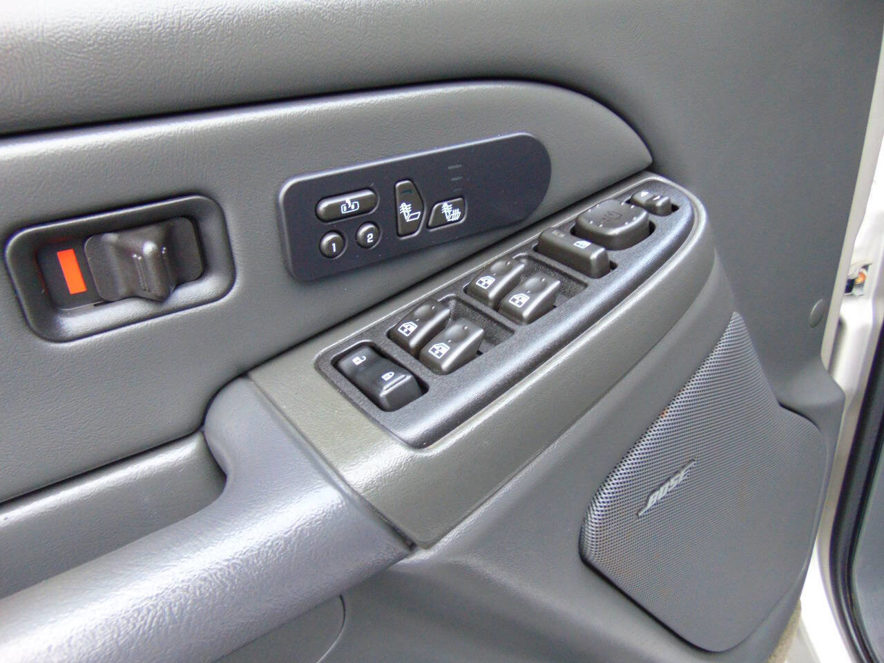 Used 2004 Chevrolet Silverado 2500 LT w/ Heavy-Duty Power Package image 8