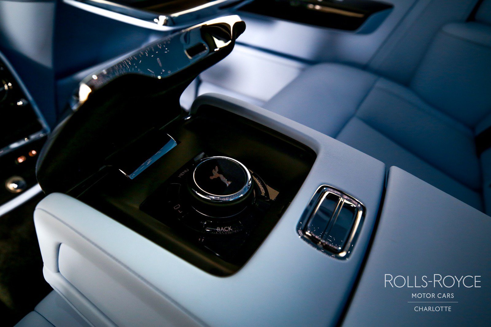 New 2027 Rolls-Royce Phantom Sedan RWD image 22