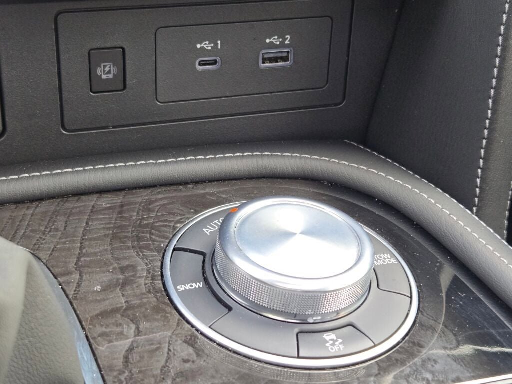 Used 2024 INFINITI QX80 Sensory w/ Cargo Package image 32