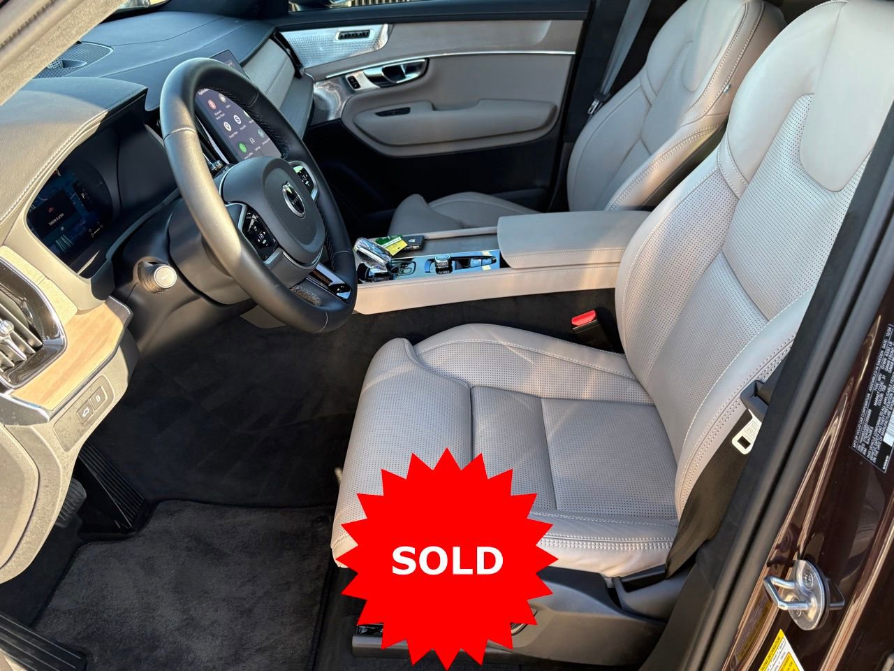 Certified 2025 Volvo XC90 T8 Ultra w/ Lounge Package image 27