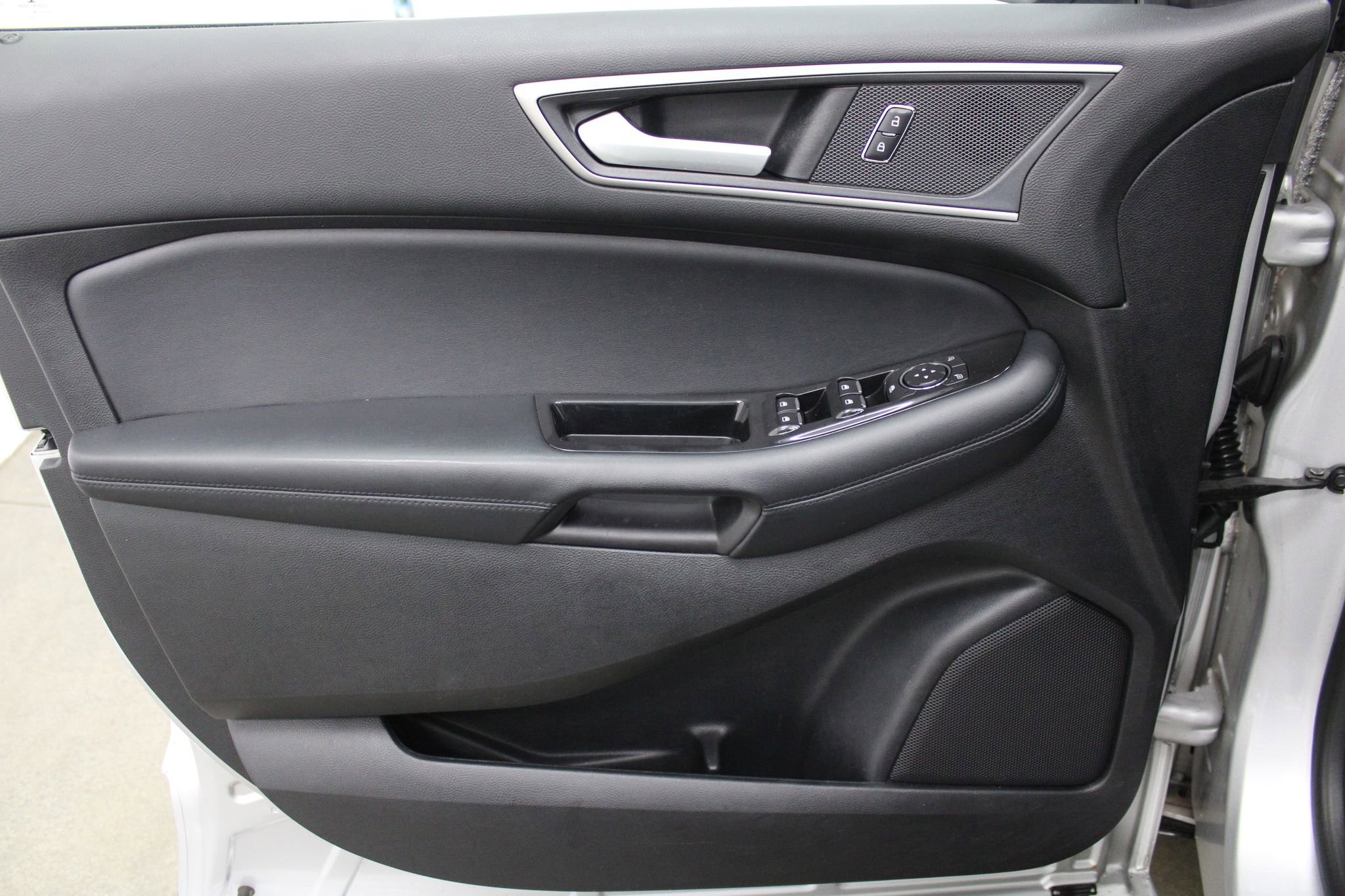 Used 2018 Ford Edge SEL w/ Equipment Group 201A image 9