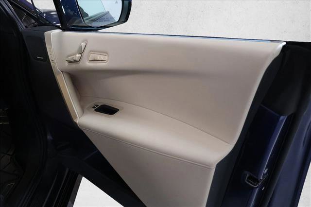 Used 2024 BMW iX xDrive50 w/ Premium Package image 24