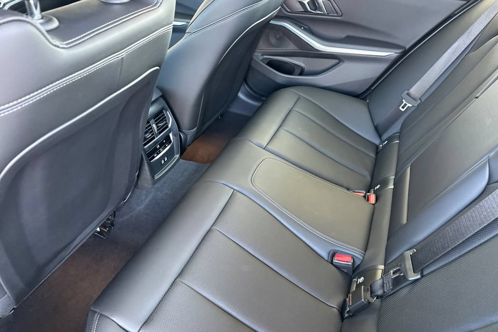 Used 2024 BMW 330i Sedan w/ Convenience Package RWD image 5