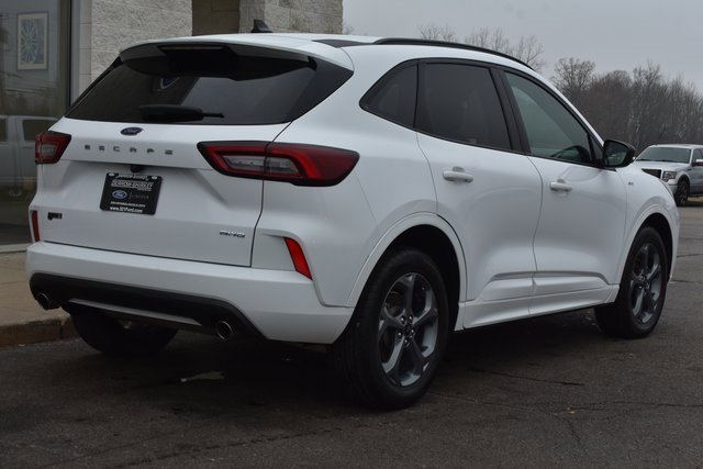 Used 2023 Ford Escape ST-Line image 11