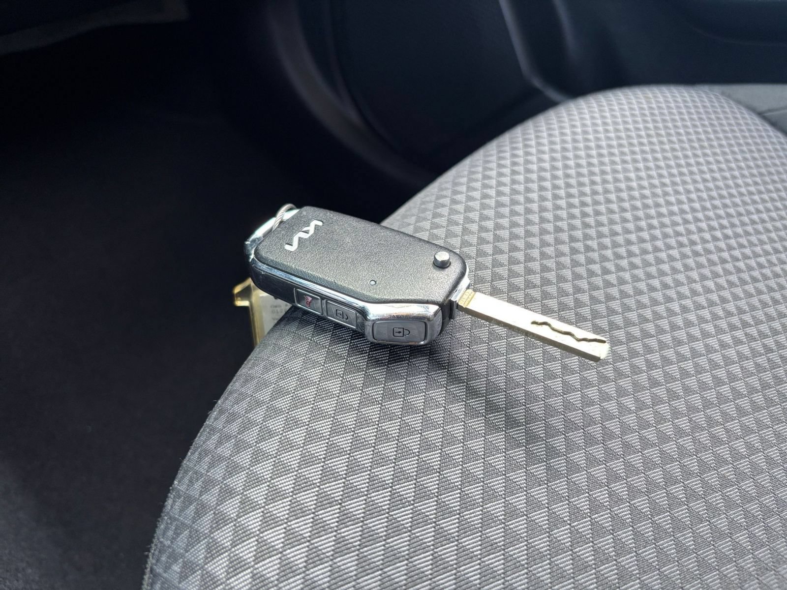 Used 2025 Kia Soul LX w/ LX Technology Package FWD image 21