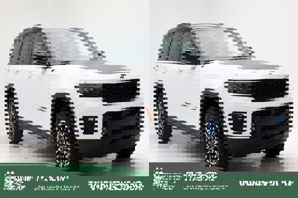 Used 2022 Jeep Grand Cherokee Trailhawk w/ Advanced Protech Group II AWD/4WD image 1