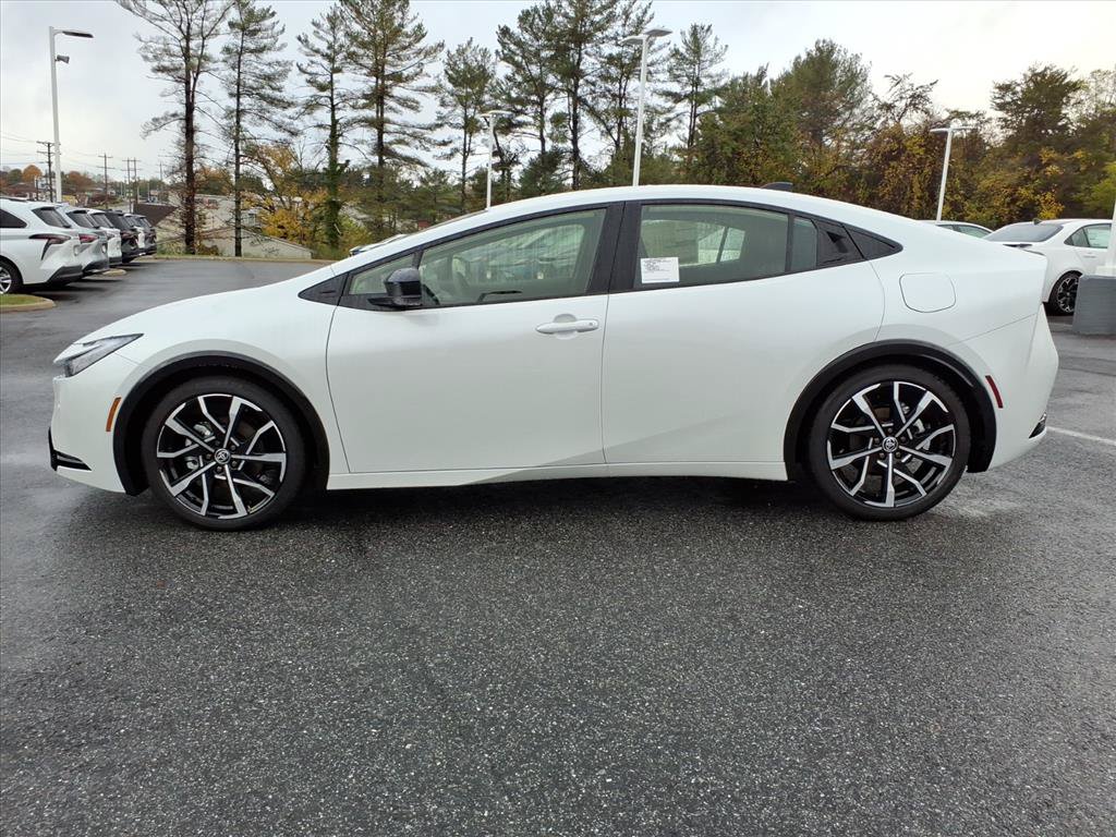 New 2026 Toyota Prius Plug-In Hybrid FWD image 6